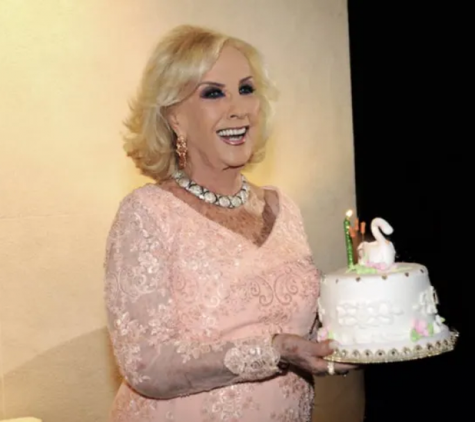 El programa de Mirtha cumplio 57 años en el aire y la conductora se emocionó
